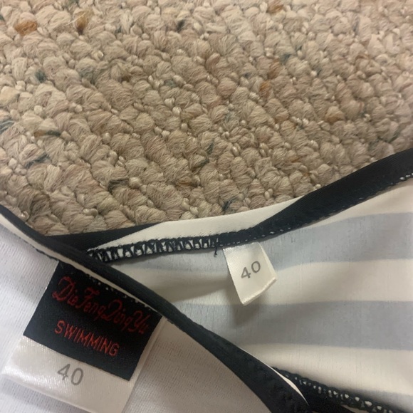 Violetta Moda Mare (Italian) Size 4 Small Swimsuit Black and White Striped EUC - Picture 3 of 3